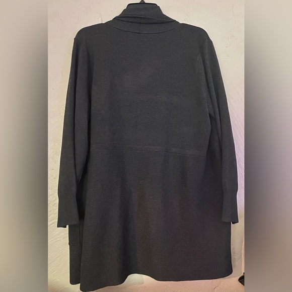 Chelsea & Theodore Gray Cardigan - Picture 2 of 2